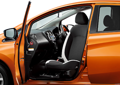 体をひねらずに乗り降りできる